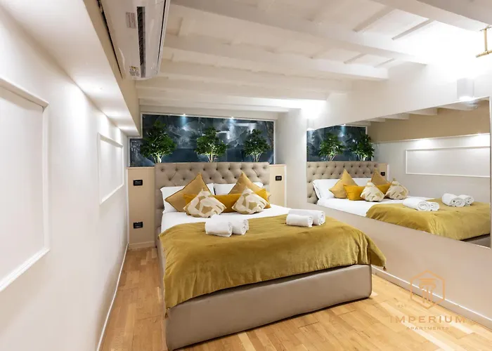 Teatro Pace Palace - Historic Center, Luxury Apartment, 3 Bdr, A-c