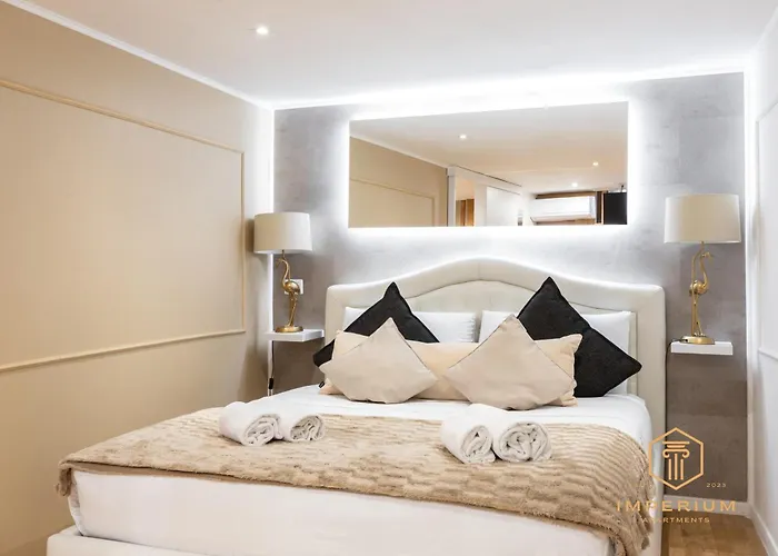 Teatro Pace Palace - Historic Center, Luxury Apartment, 3 Bdr, A-c Rom