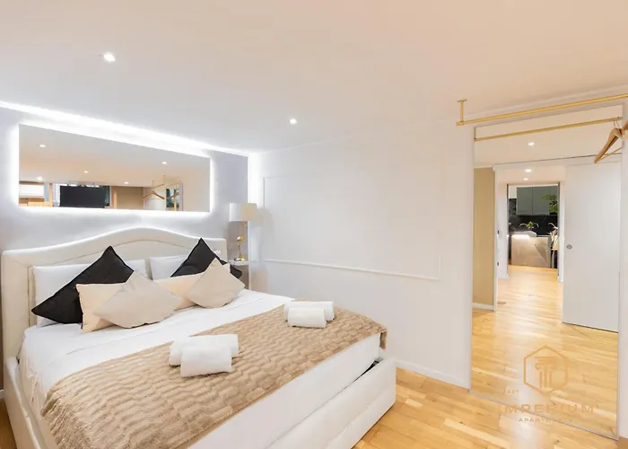Teatro Pace Palace - Historic Center, Luxury Apartment, 3 Bdr, A-c Apartment Rom