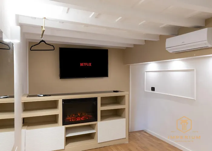 Apartment Teatro Pace Palace - Historic Center, Luxury Apartment, 3 Bdr, A-c
