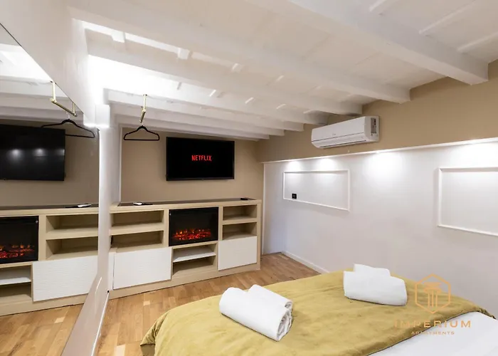 Teatro Pace Palace - Historic Center, Luxury Apartment, 3 Bdr, A-c * Rom