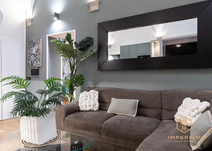 Teatro Pace Palace - Historic Center, Luxury Apartment, 3 Bdr, A-c Apartment *