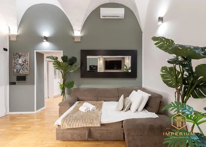 Apartment Teatro Pace Palace - Historic Center, Luxury Apartment, 3 Bdr, A-c