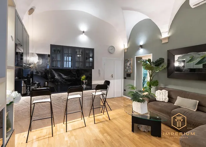 Apartment Teatro Pace Palace - Historic Center, Luxury Apartment, 3 Bdr, A-c