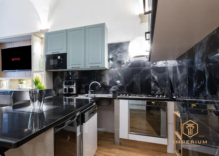 Teatro Pace Palace - Historic Center, Luxury Apartment, 3 Bdr, A-c Apartment Rom