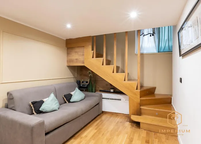 Teatro Pace Palace - Historic Center, Luxury Apartment, 3 Bdr, A-c Apartment