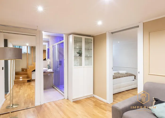 Teatro Pace Palace - Historic Center, Luxury Apartment, 3 Bdr, A-c Rom