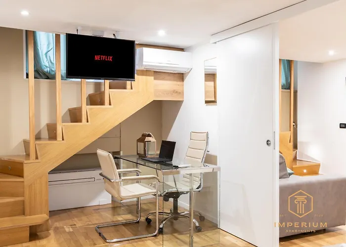 Teatro Pace Palace - Historic Center, Luxury Apartment, 3 Bdr, A-c *