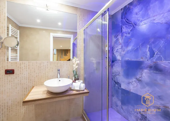 Apartment Teatro Pace Palace - Historic Center, Luxury Apartment, 3 Bdr, A-c