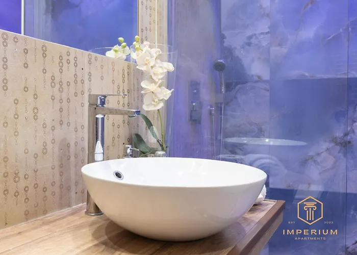 Teatro Pace Palace - Historic Center, Luxury Apartment, 3 Bdr, A-c Rom